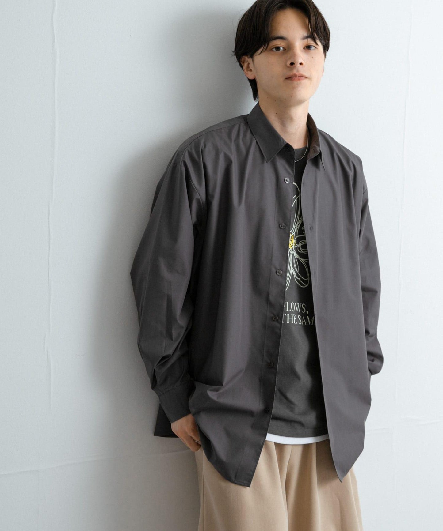 中性款寬鬆常規領襯衫