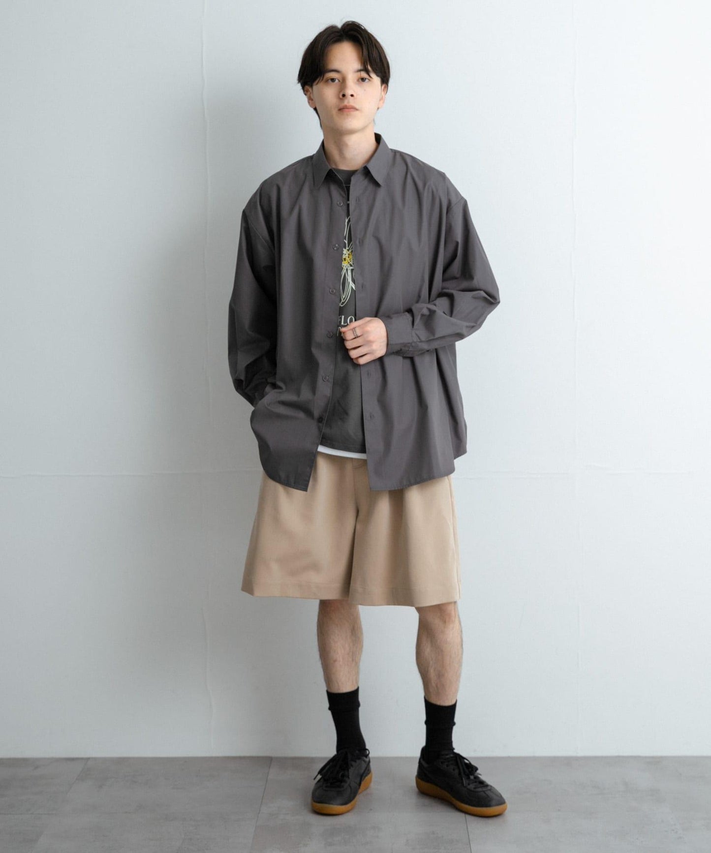 中性款寬鬆常規領襯衫