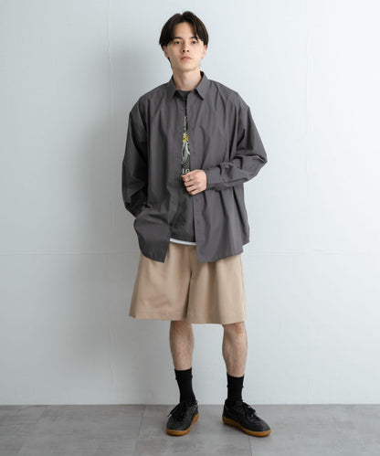 中性款寬鬆常規領襯衫