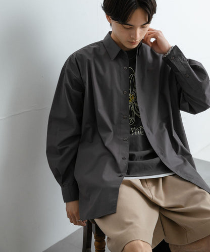 中性款寬鬆常規領襯衫