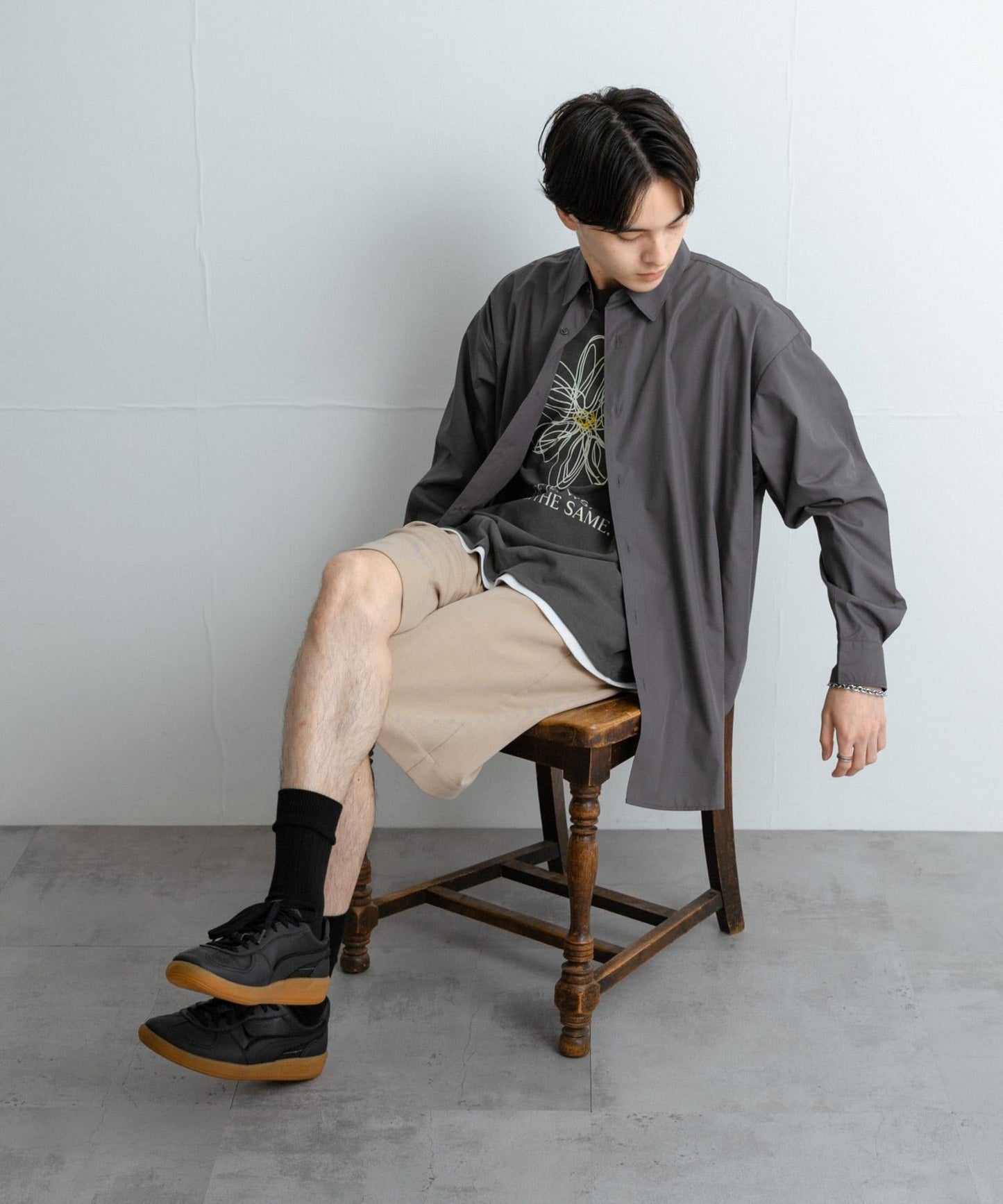 中性款寬鬆常規領襯衫