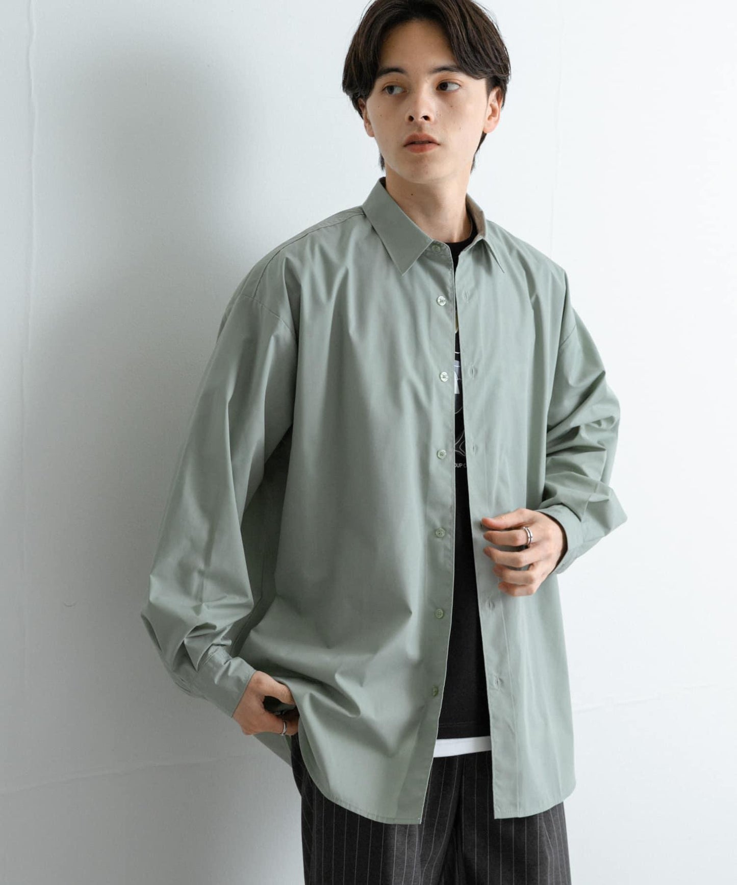 中性款寬鬆常規領襯衫