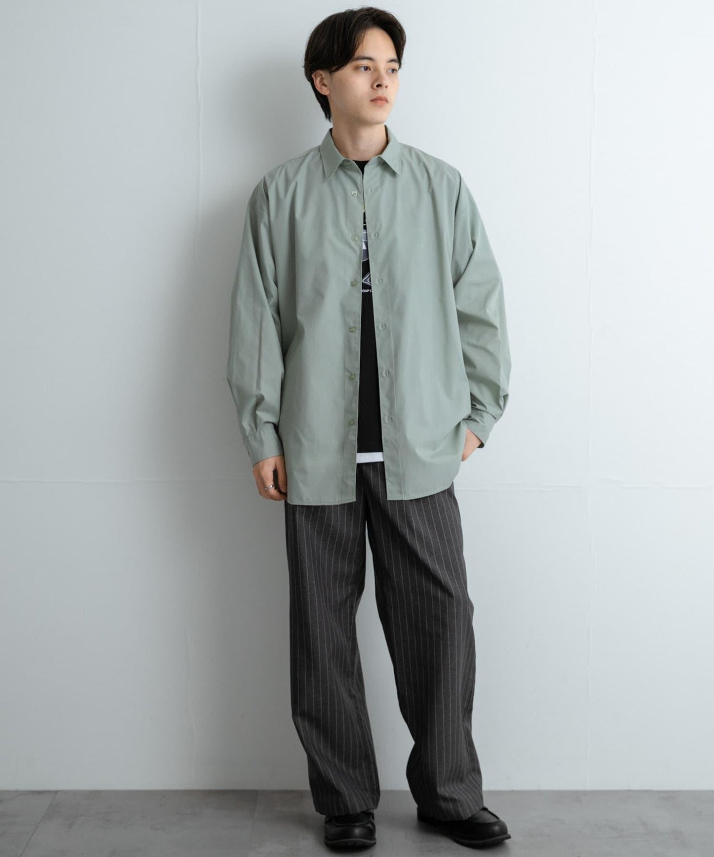 中性款寬鬆常規領襯衫