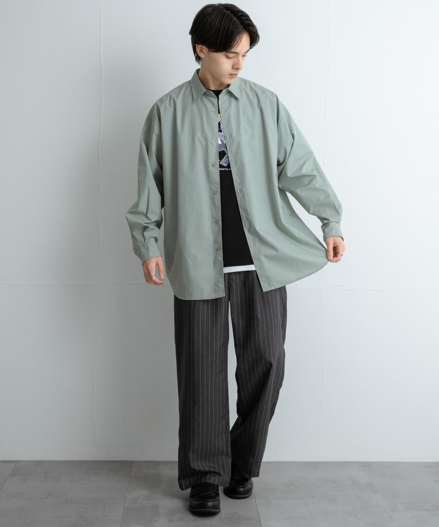 中性款寬鬆常規領襯衫