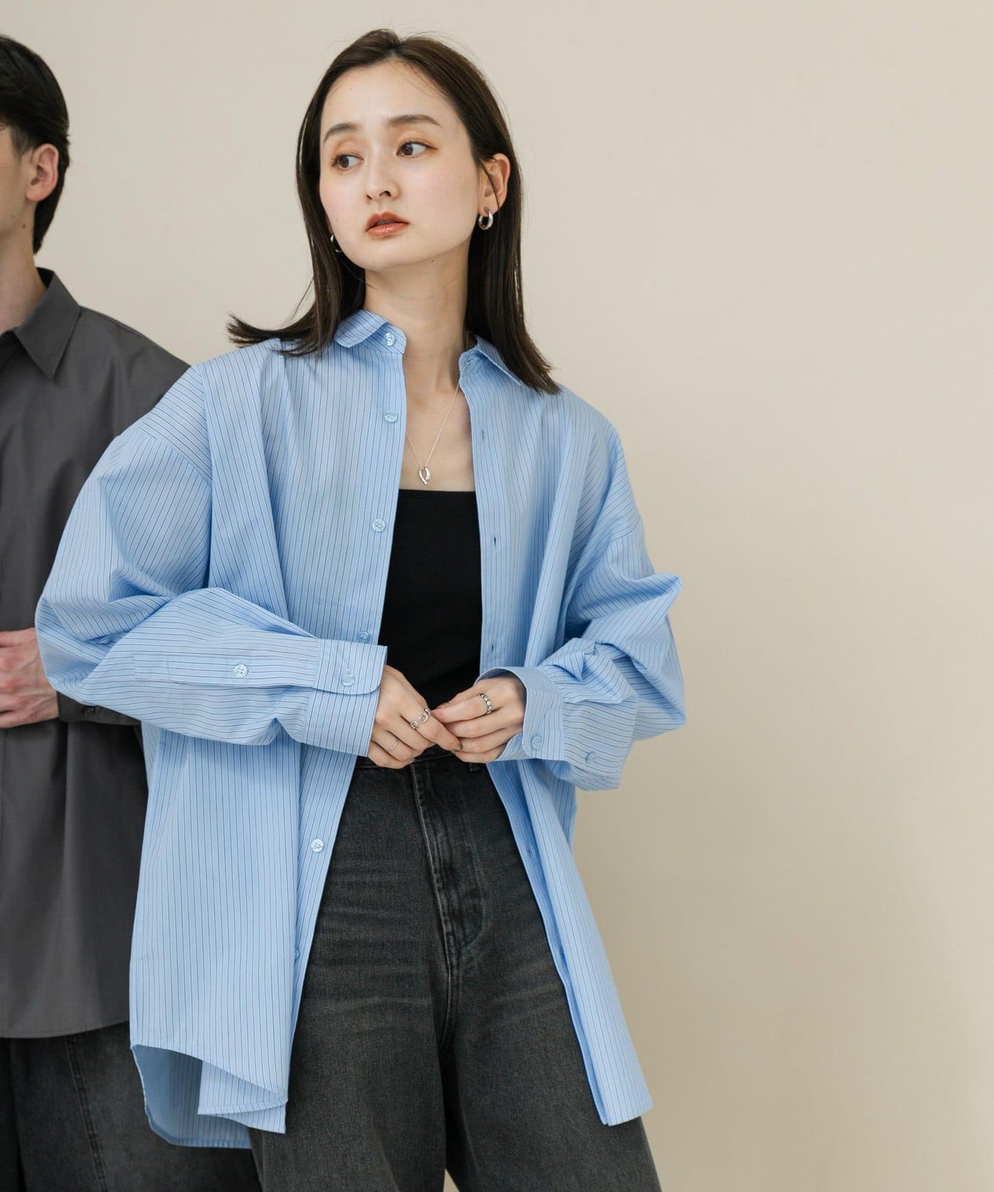 中性款寬鬆常規領襯衫