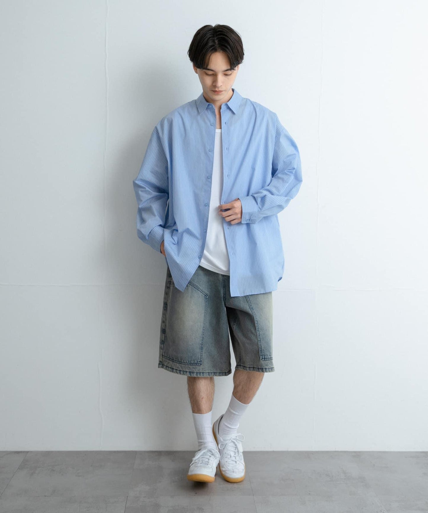 中性款寬鬆常規領襯衫