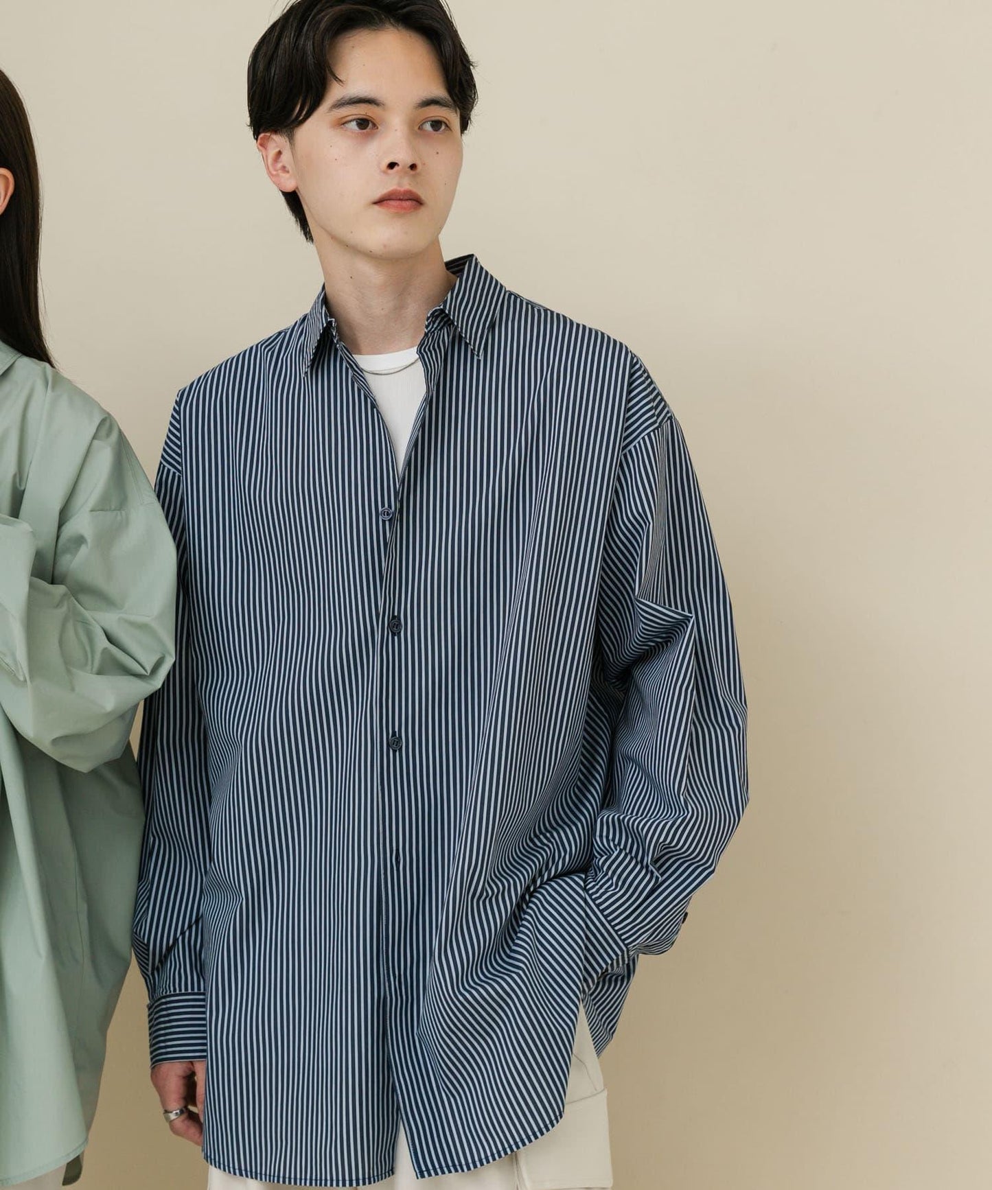 中性款寬鬆常規領襯衫