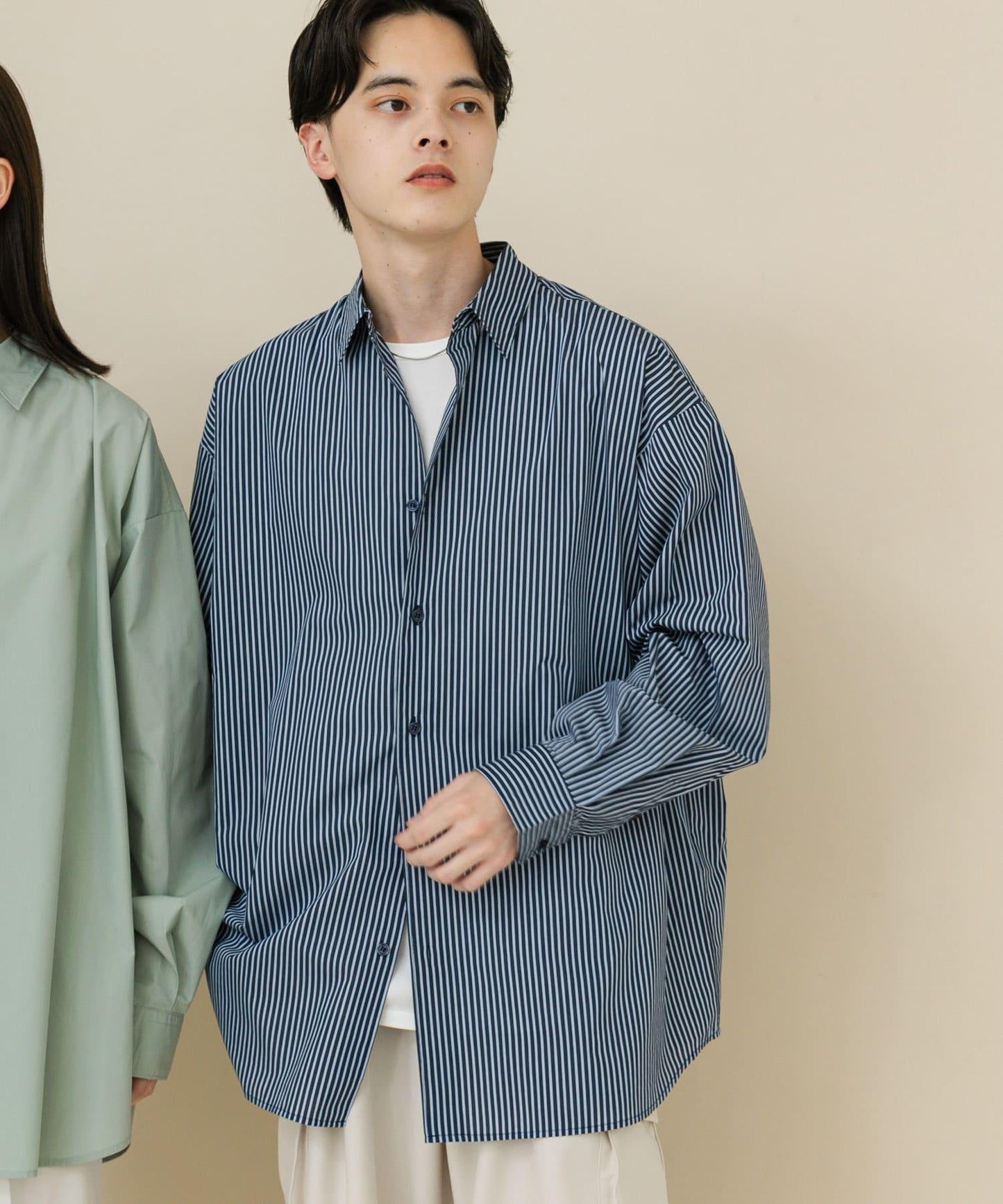 中性款寬鬆常規領襯衫