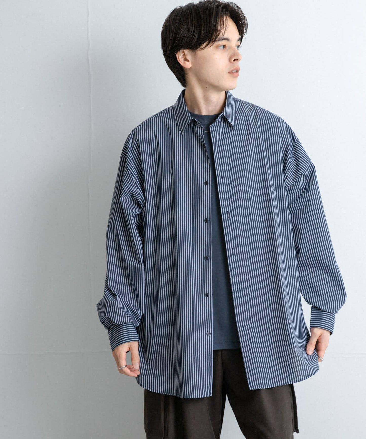 中性款寬鬆常規領襯衫