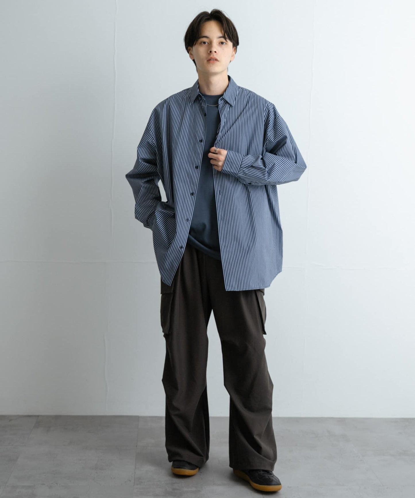 中性款寬鬆常規領襯衫