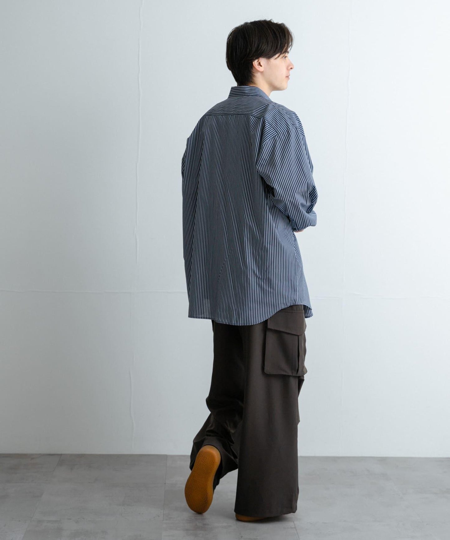 中性款寬鬆常規領襯衫