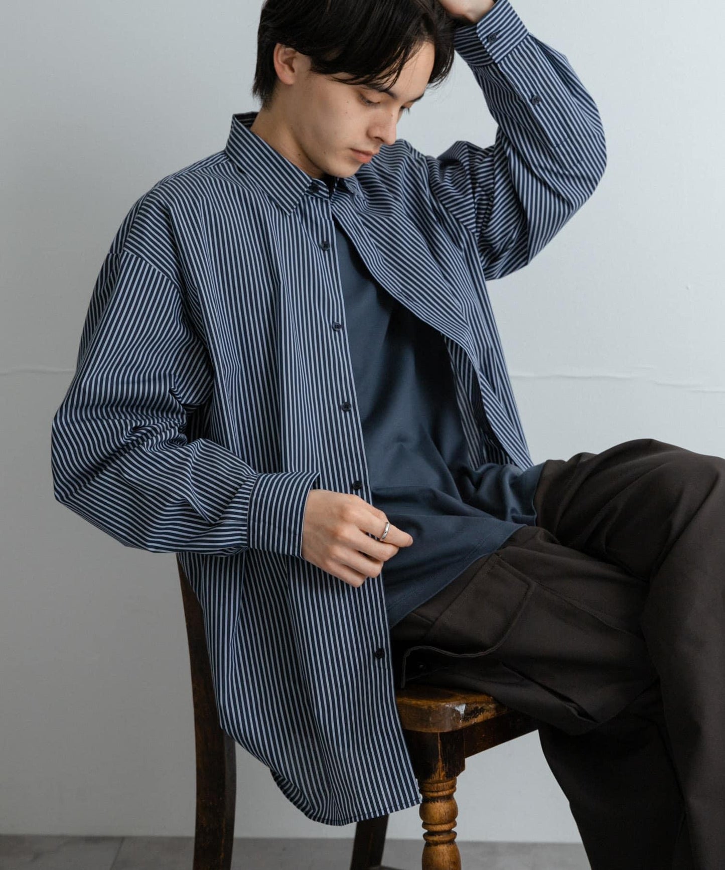 中性款寬鬆常規領襯衫