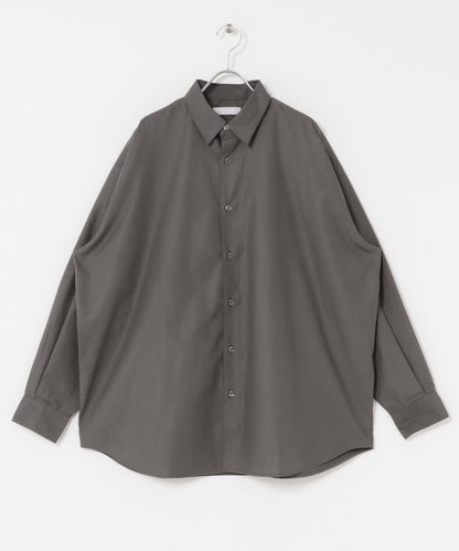 中性款寬鬆常規領襯衫