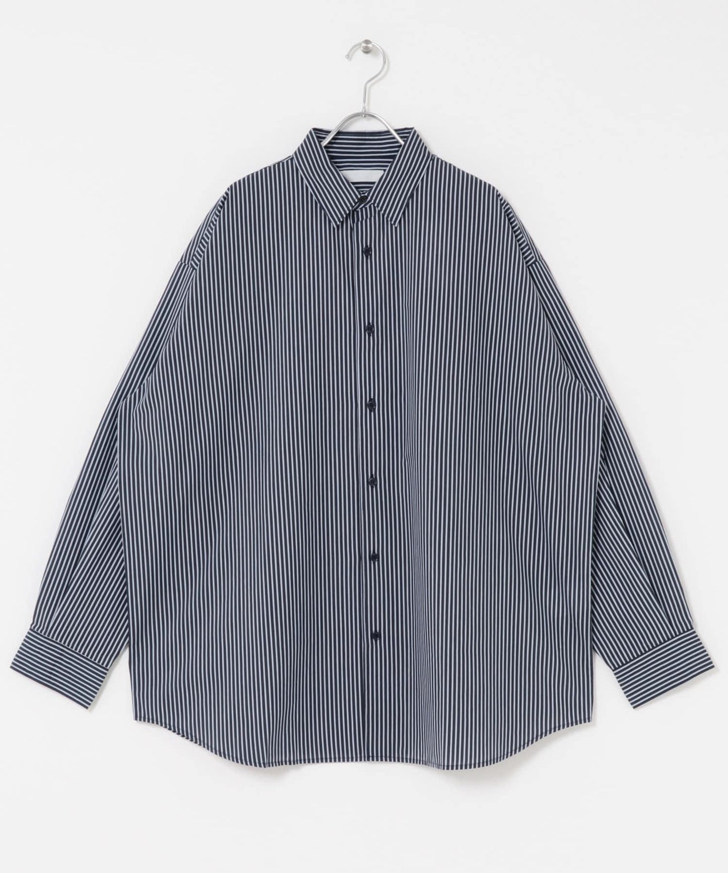 中性款寬鬆常規領襯衫