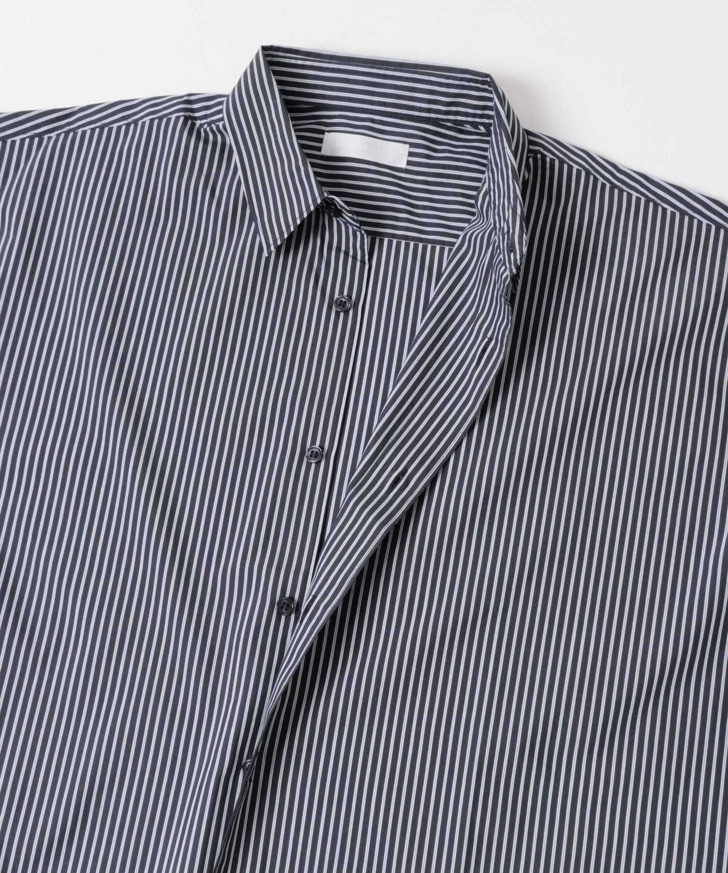 中性款寬鬆常規領襯衫