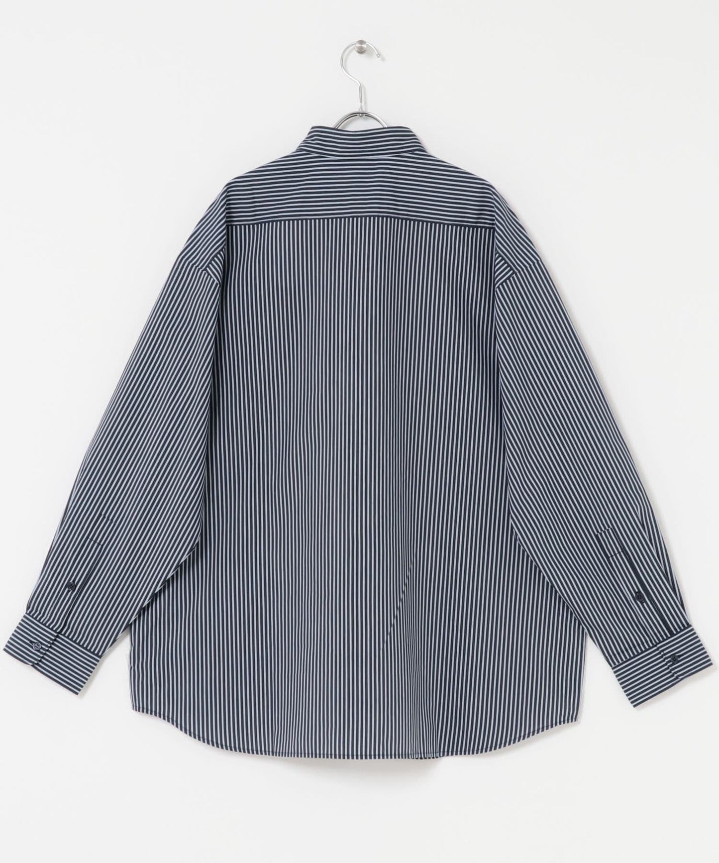 中性款寬鬆常規領襯衫