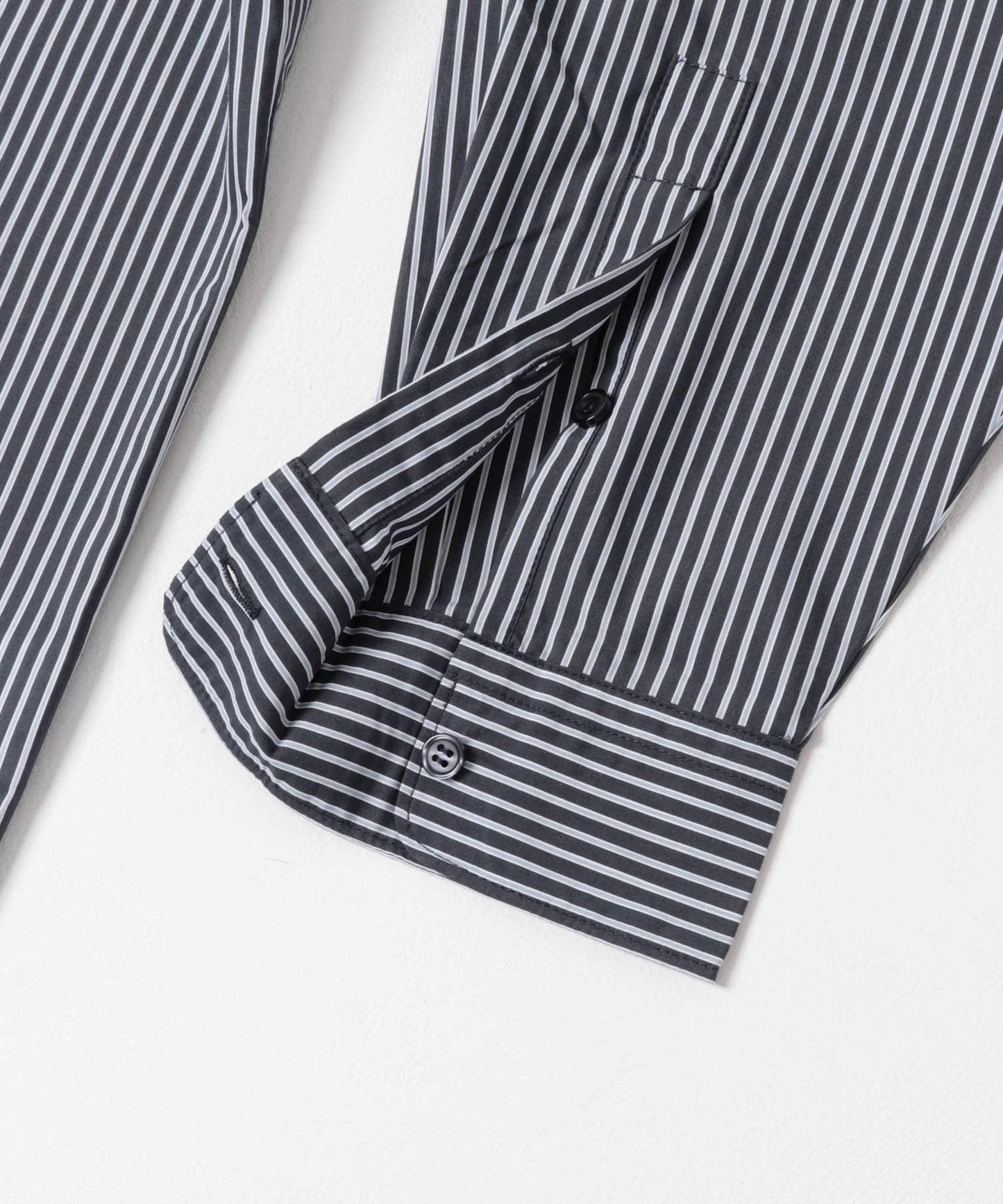 中性款寬鬆常規領襯衫