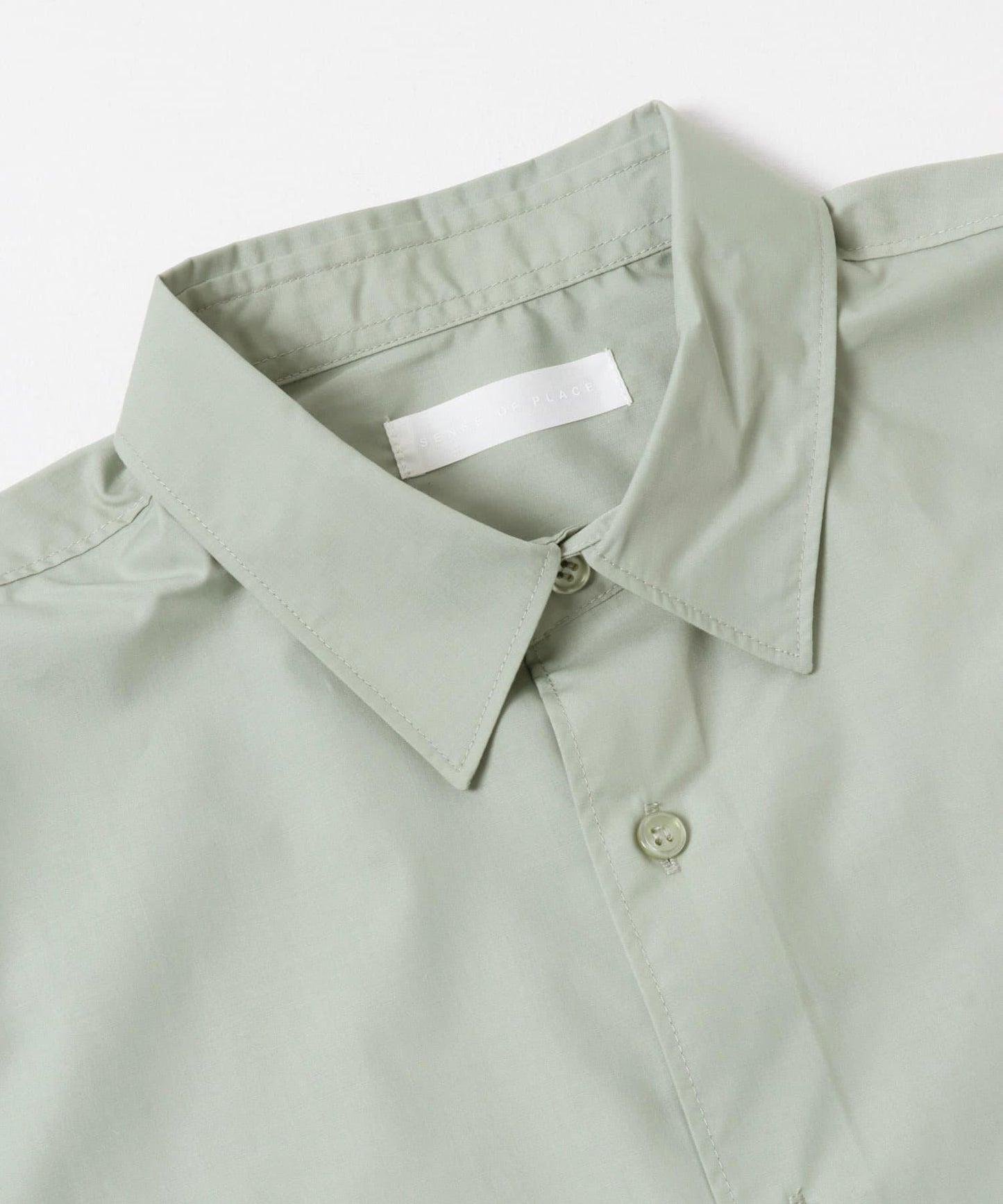 中性款寬鬆常規領襯衫