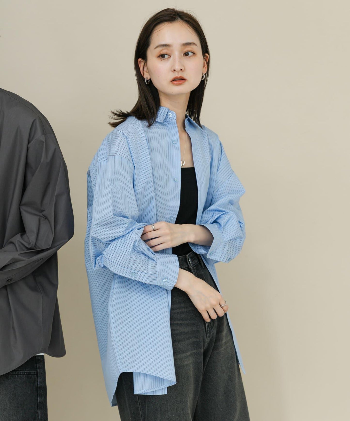 中性款寬鬆常規領襯衫