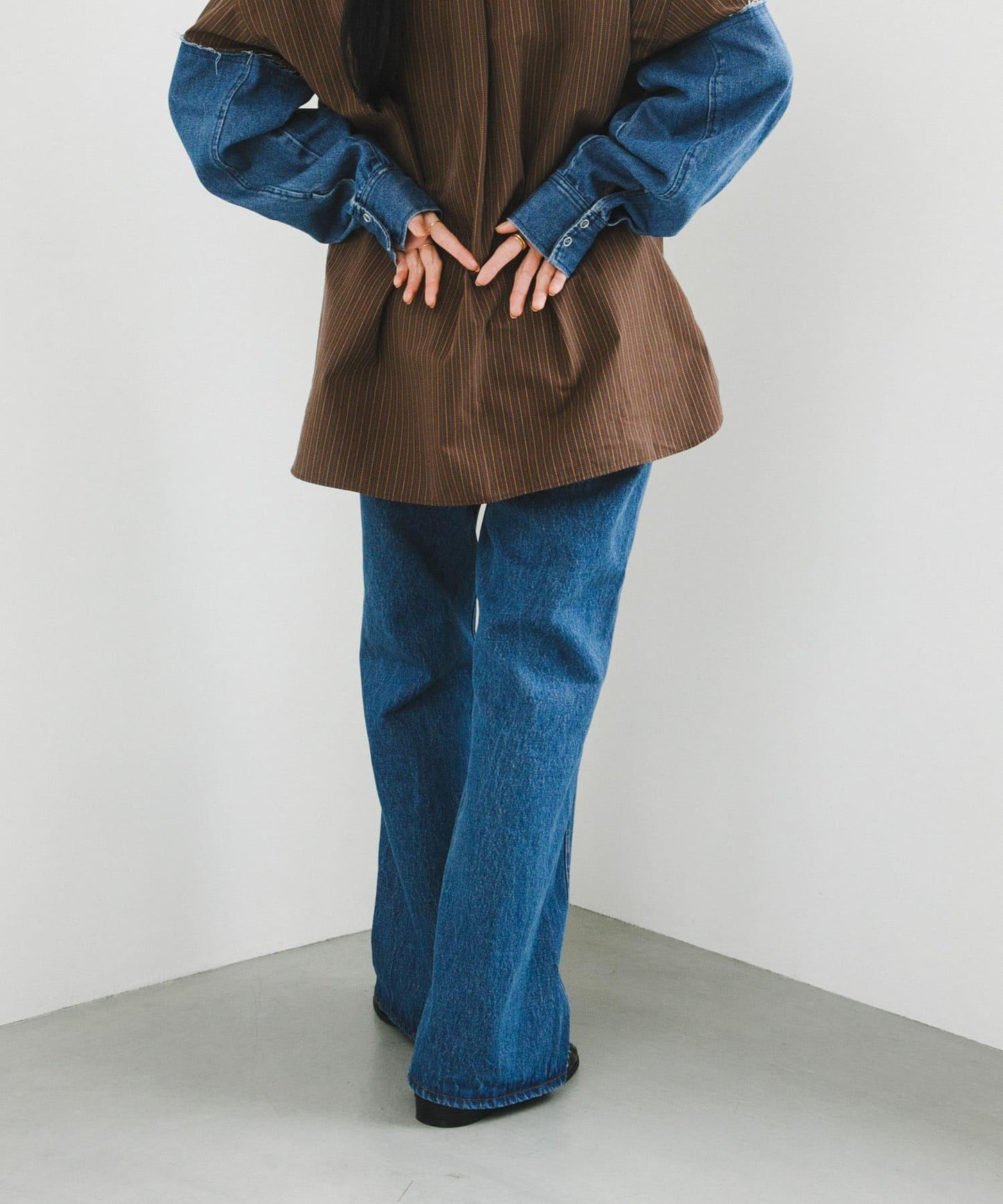 拼接口袋喇叭牛仔褲