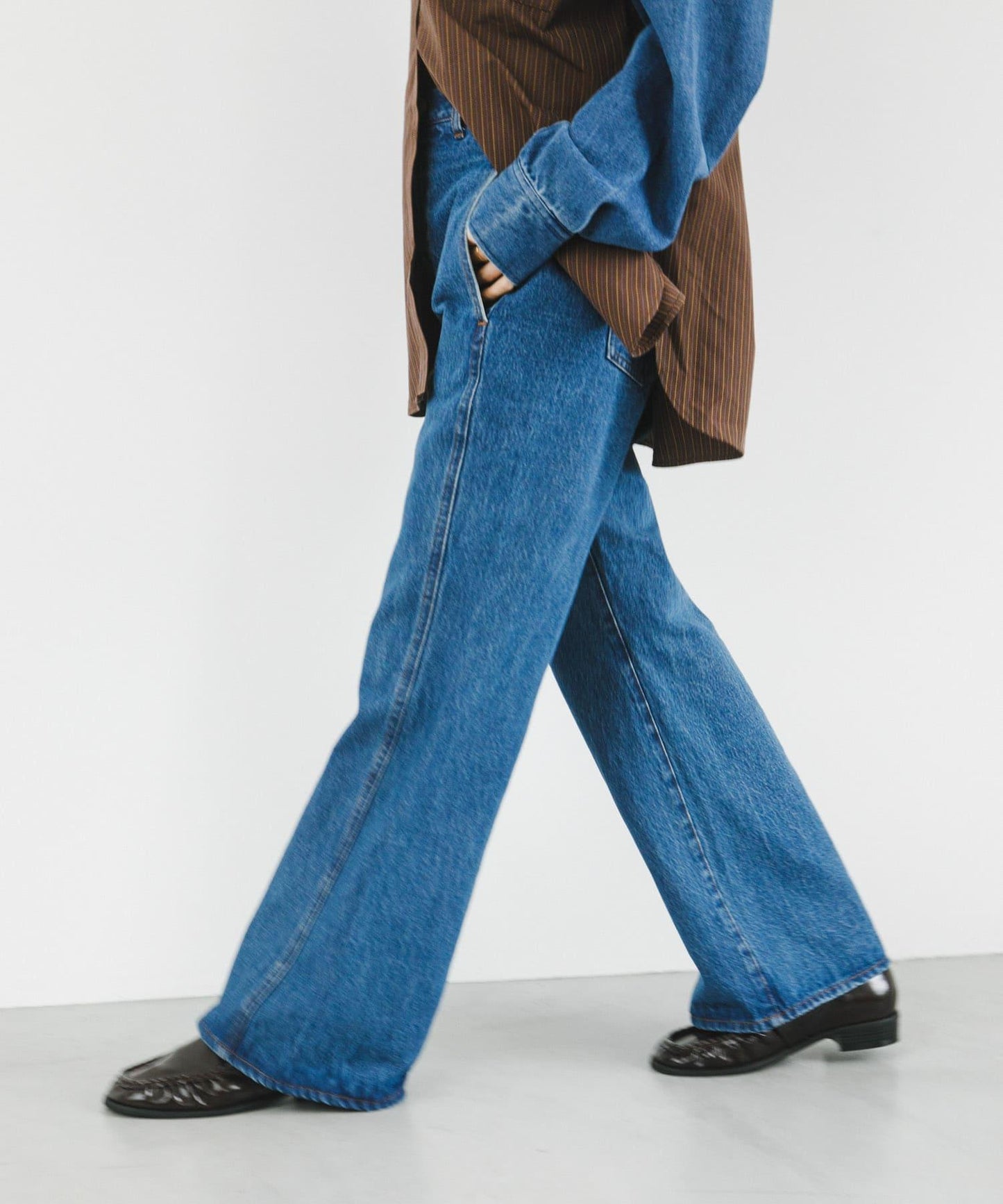 拼接口袋喇叭牛仔褲