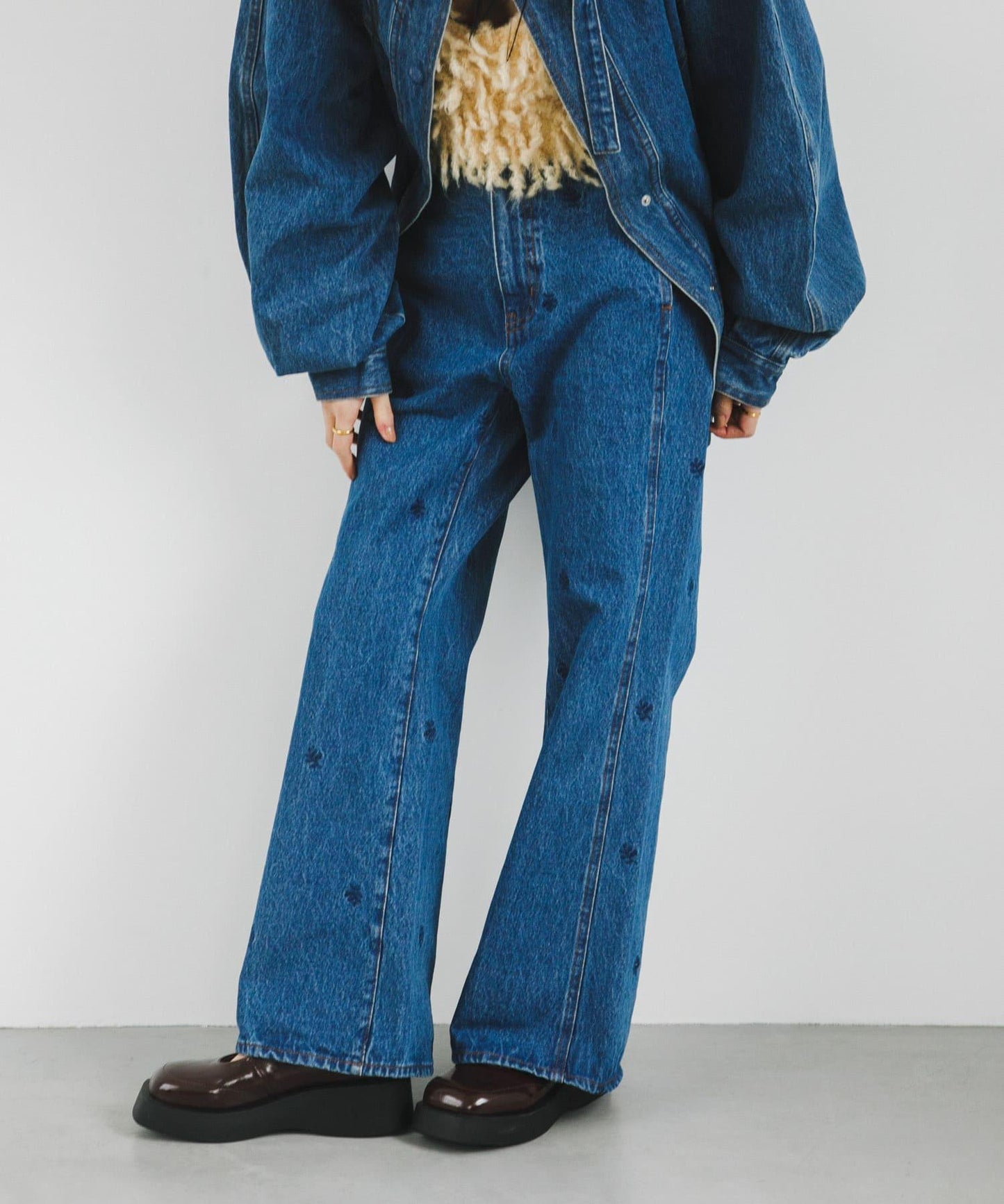 拼接口袋喇叭牛仔褲