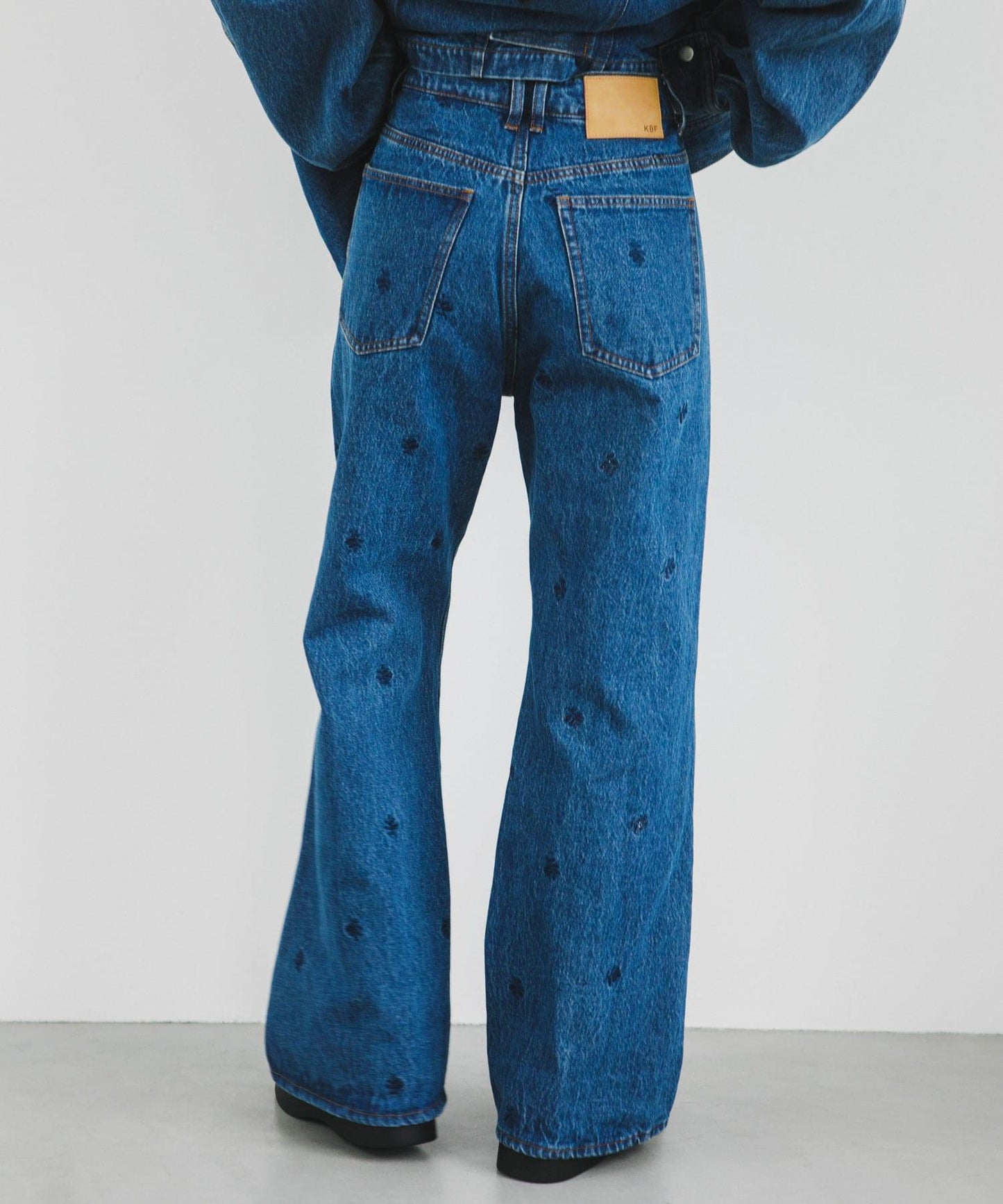 拼接口袋喇叭牛仔褲