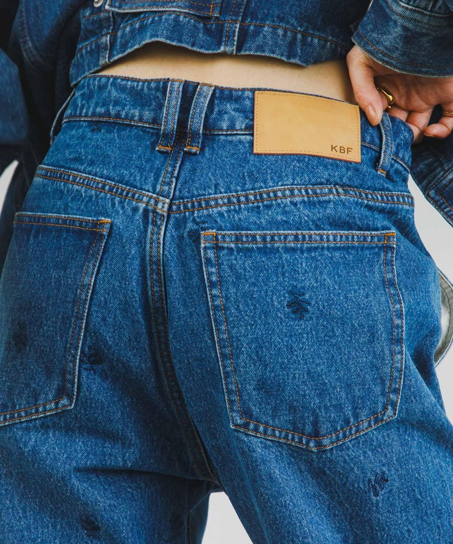 拼接口袋喇叭牛仔褲