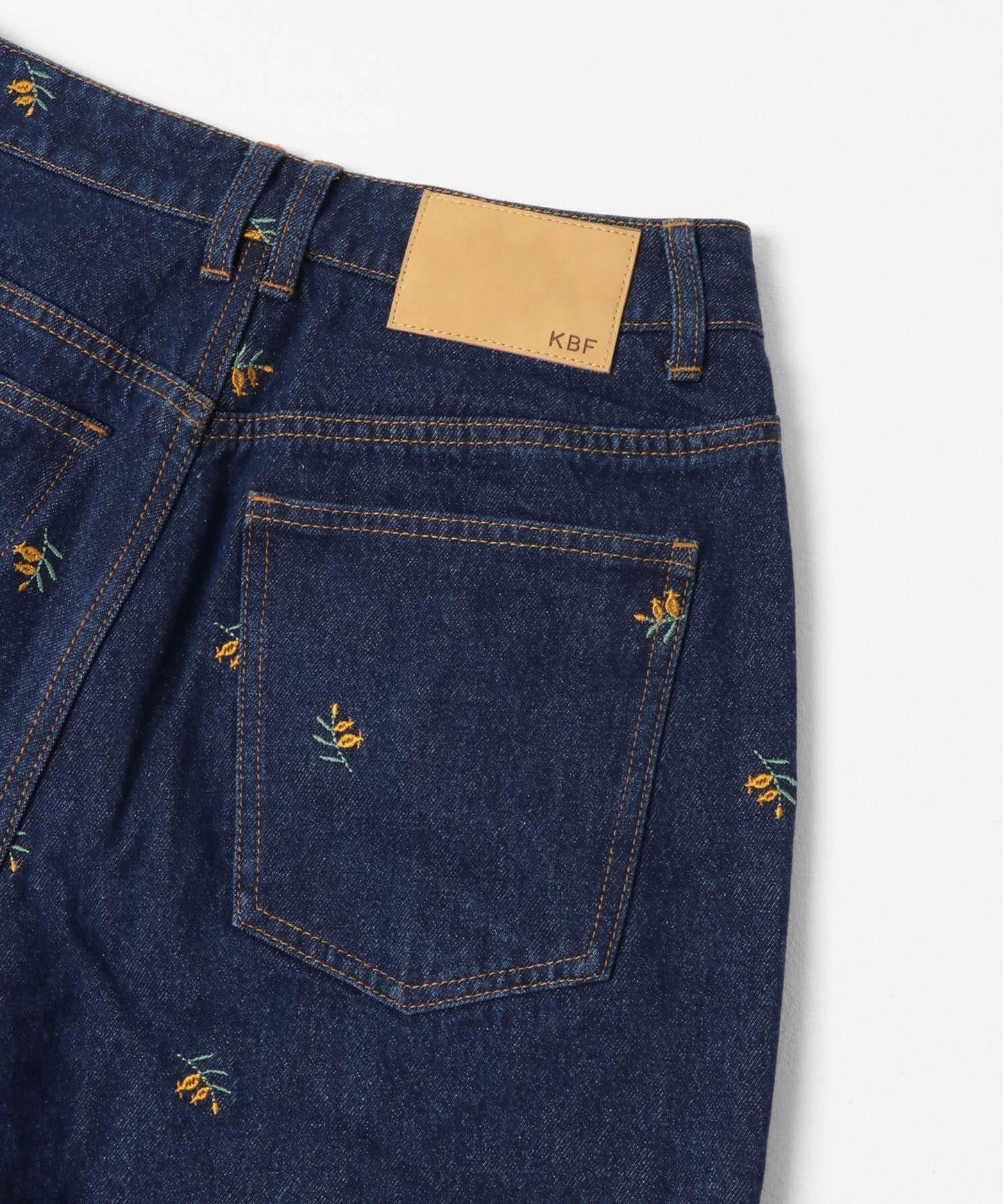 拼接口袋喇叭牛仔褲