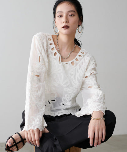 刺繡雪紡上衣