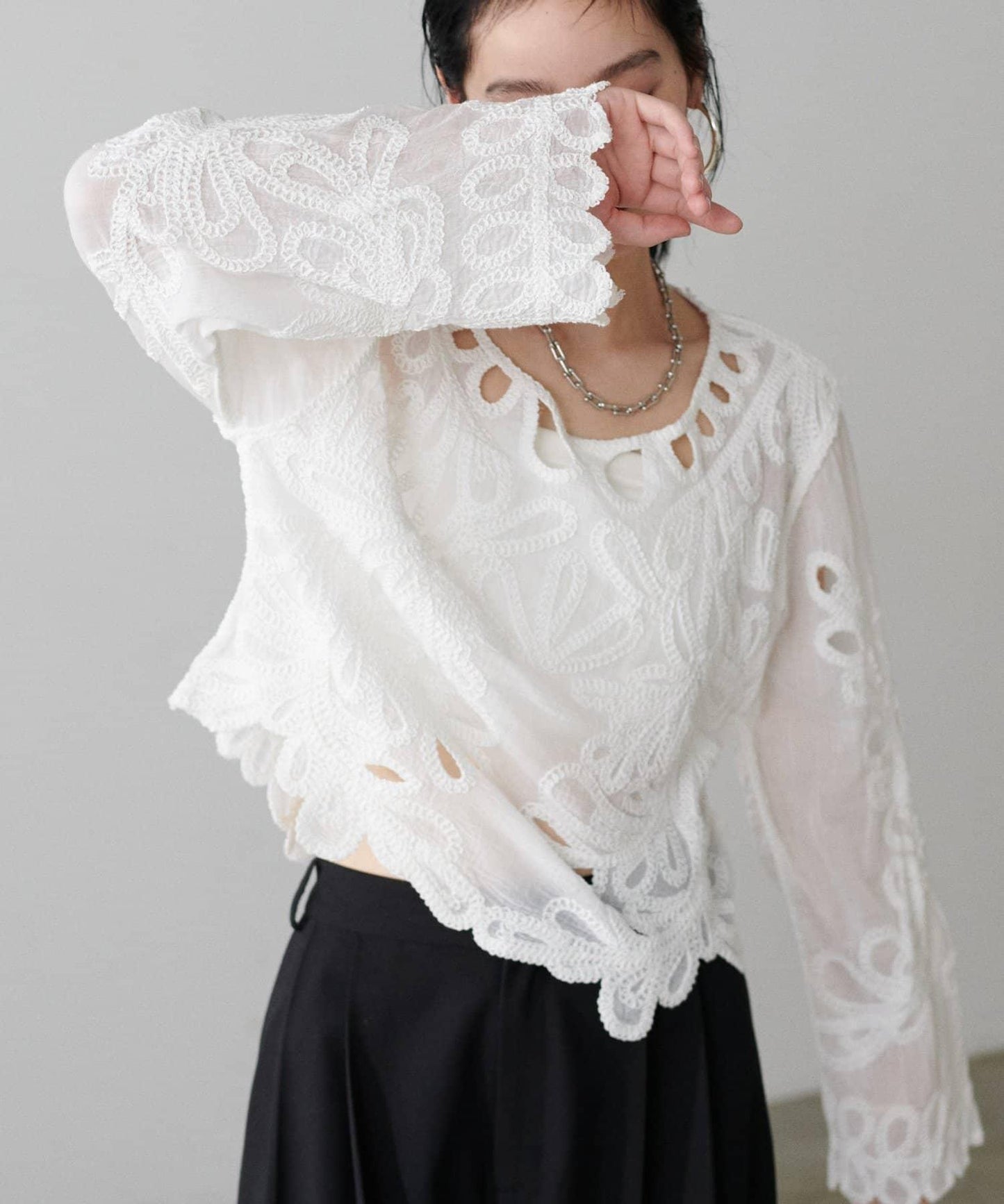刺繡雪紡上衣