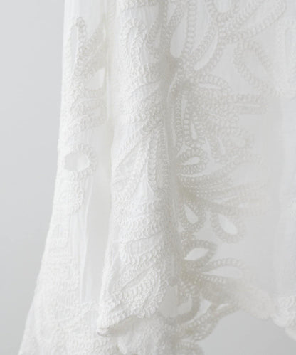 刺繡雪紡上衣