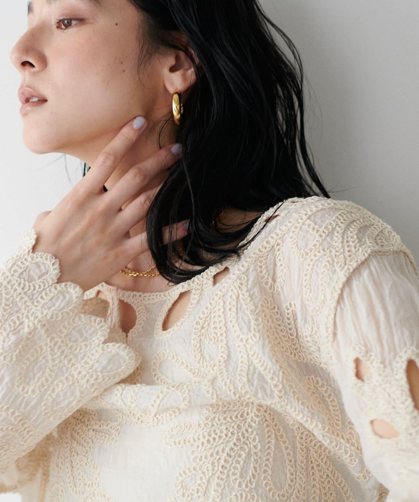 刺繡雪紡上衣