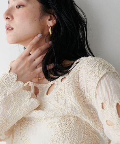 刺繡雪紡上衣