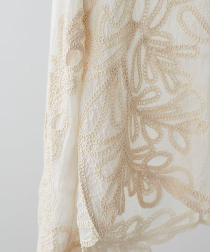 刺繡雪紡上衣