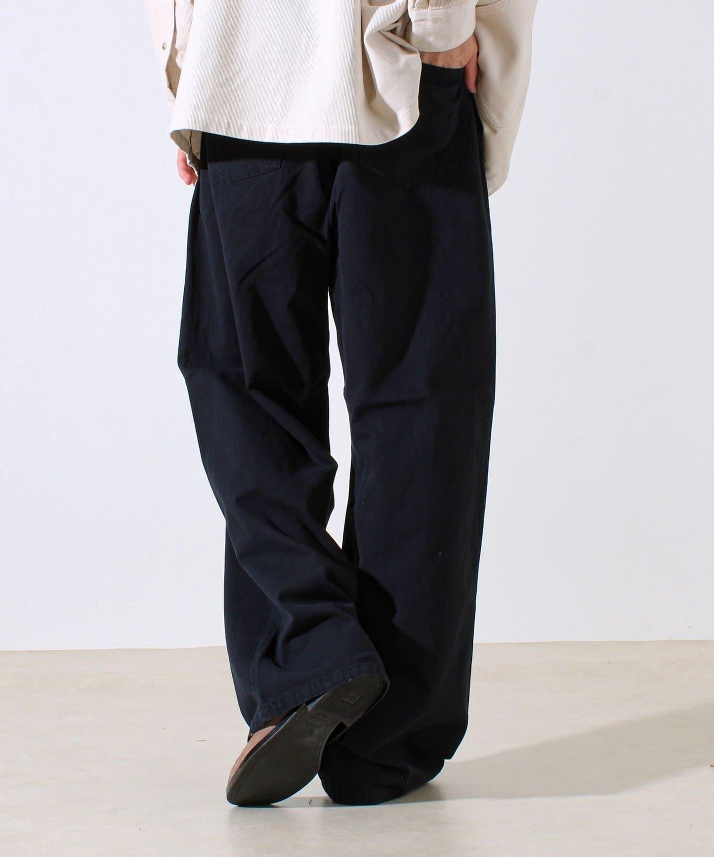 【寬鬆愛好者必看】鴨絨地寬鬆剪裁褲