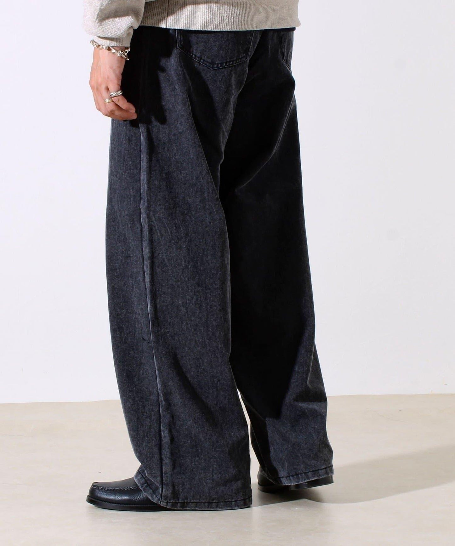 【寬鬆愛好者必看】鴨絨地寬鬆剪裁褲