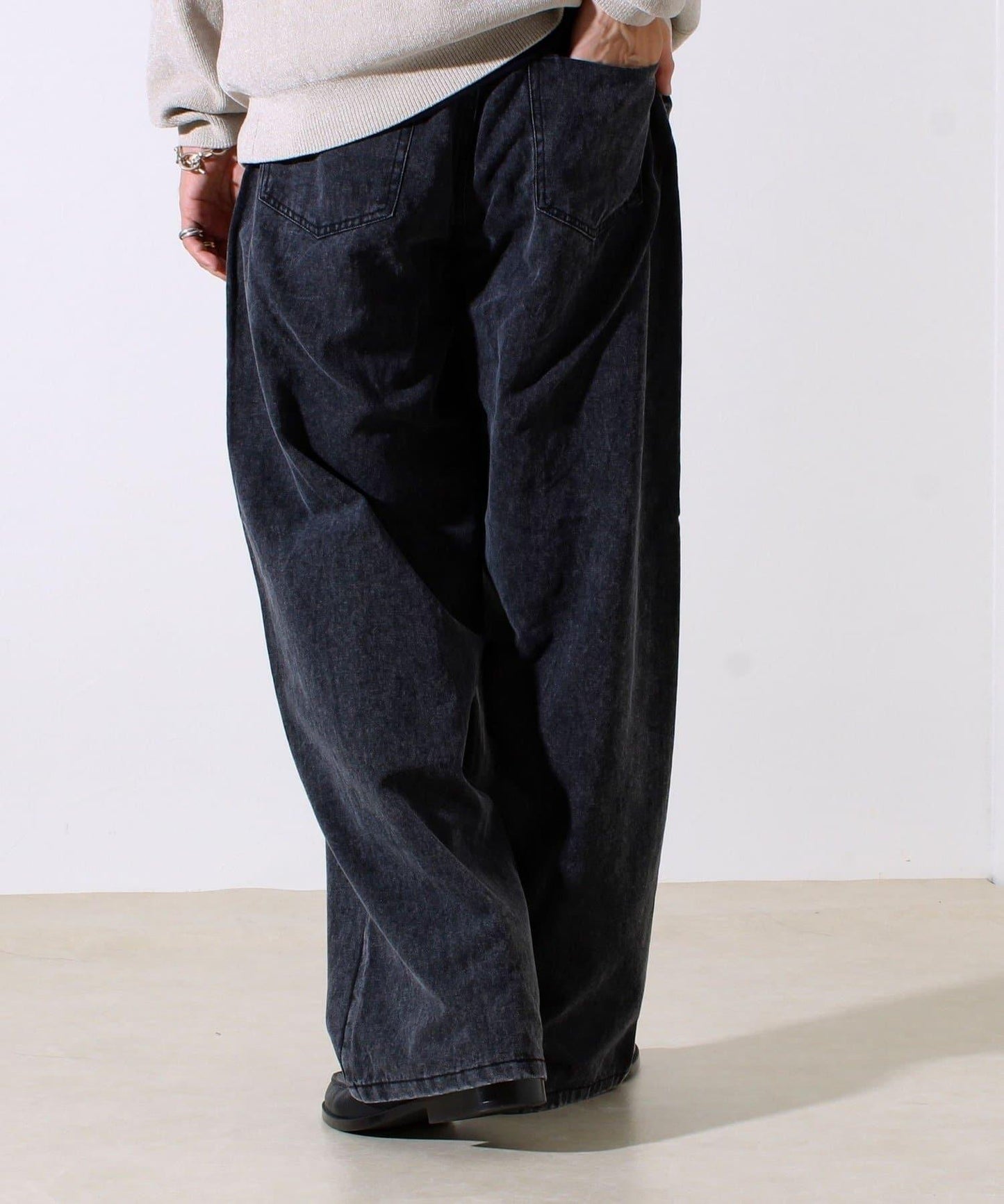 【寬鬆愛好者必看】鴨絨地寬鬆剪裁褲