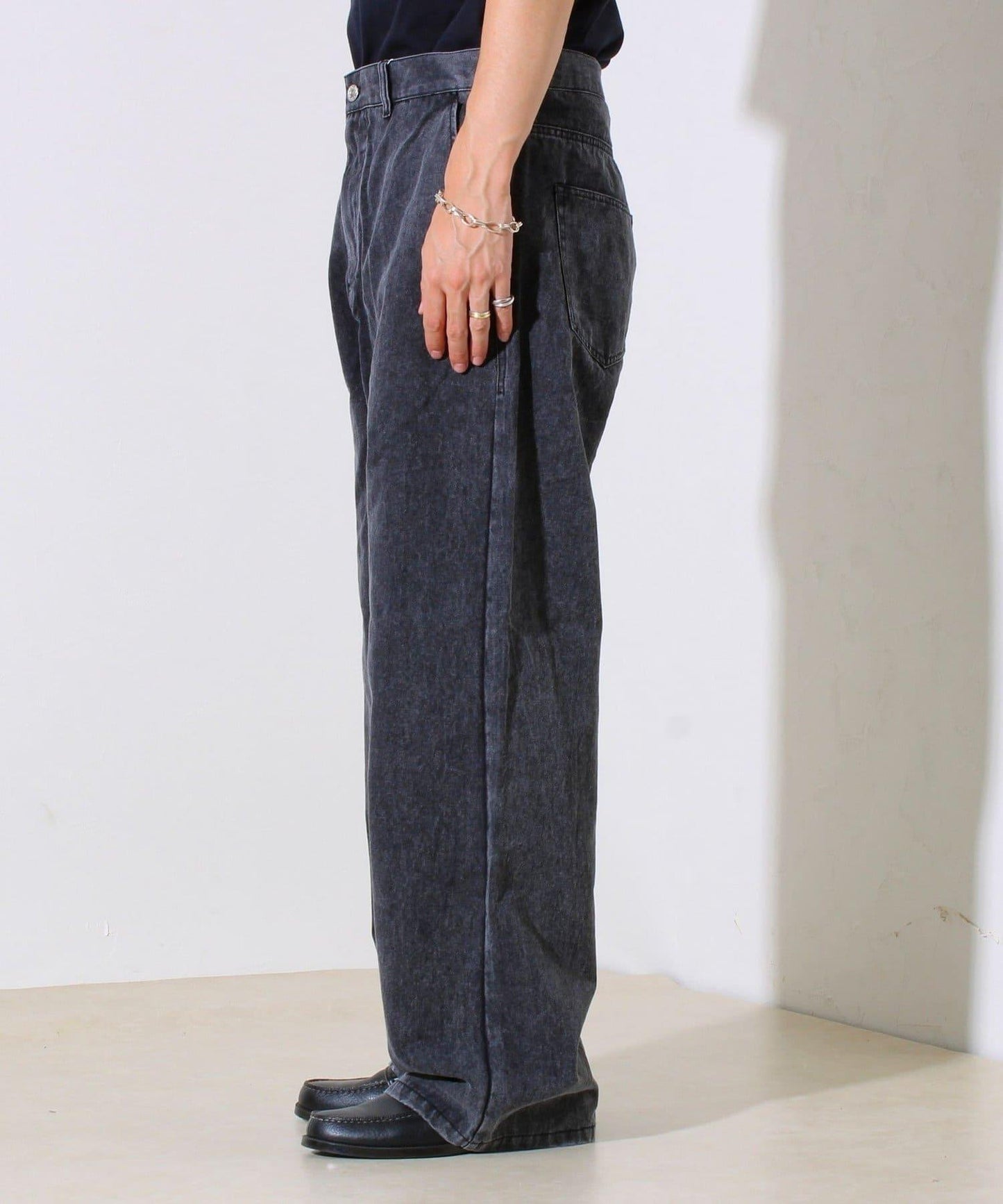 【寬鬆愛好者必看】鴨絨地寬鬆剪裁褲