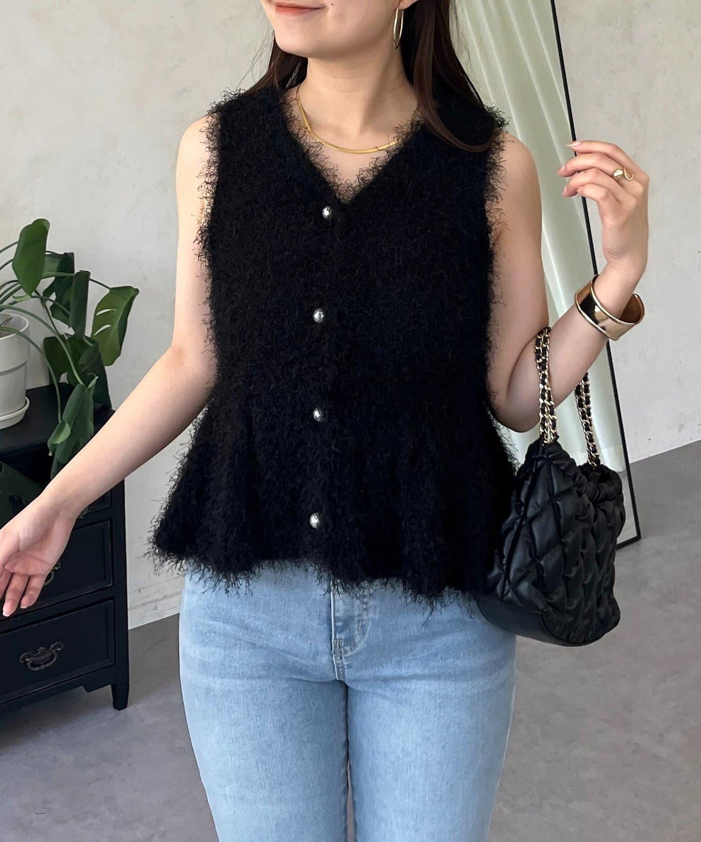 珍珠扣荷葉邊絨毛針織馬甲