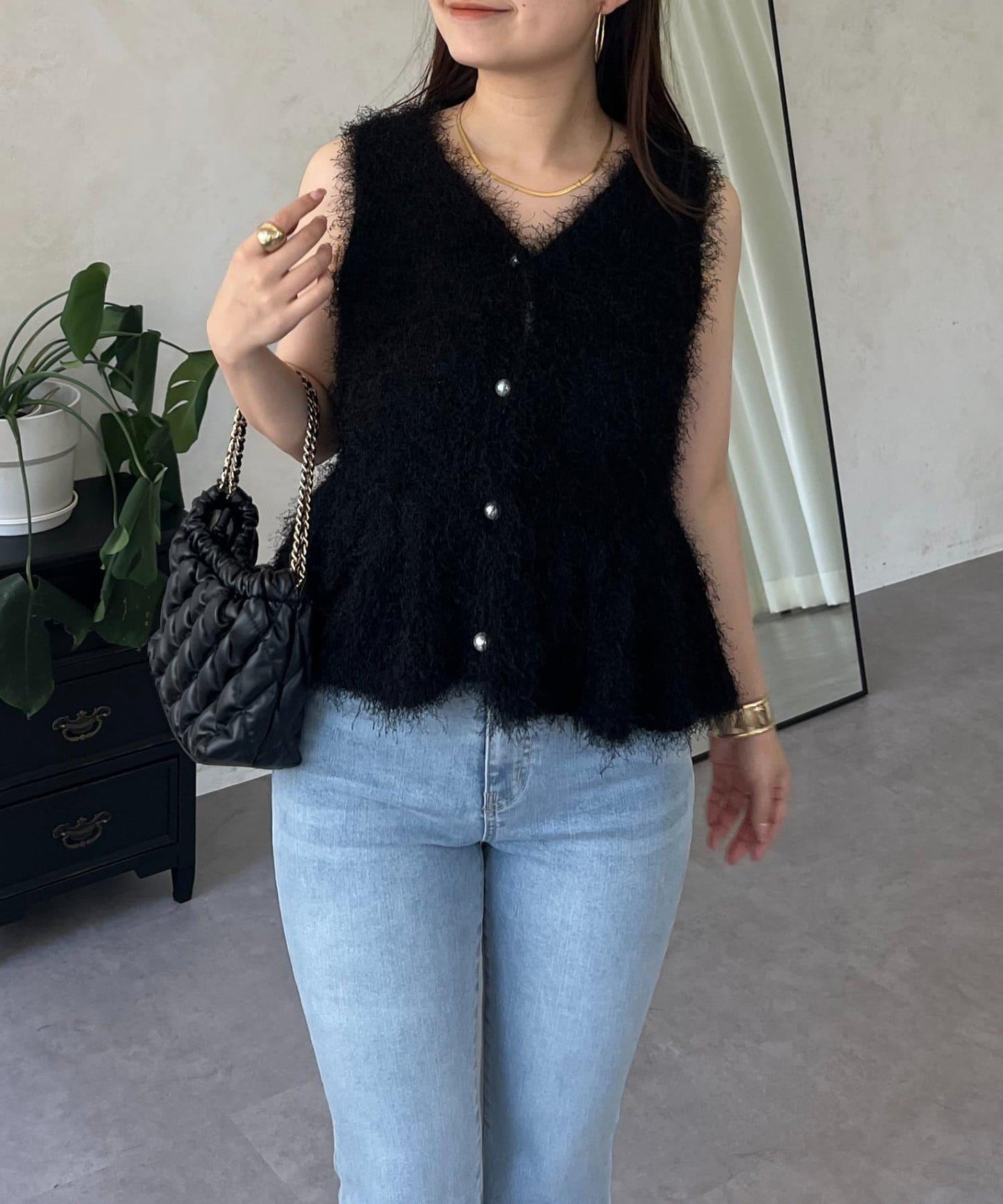 珍珠扣荷葉邊絨毛針織馬甲