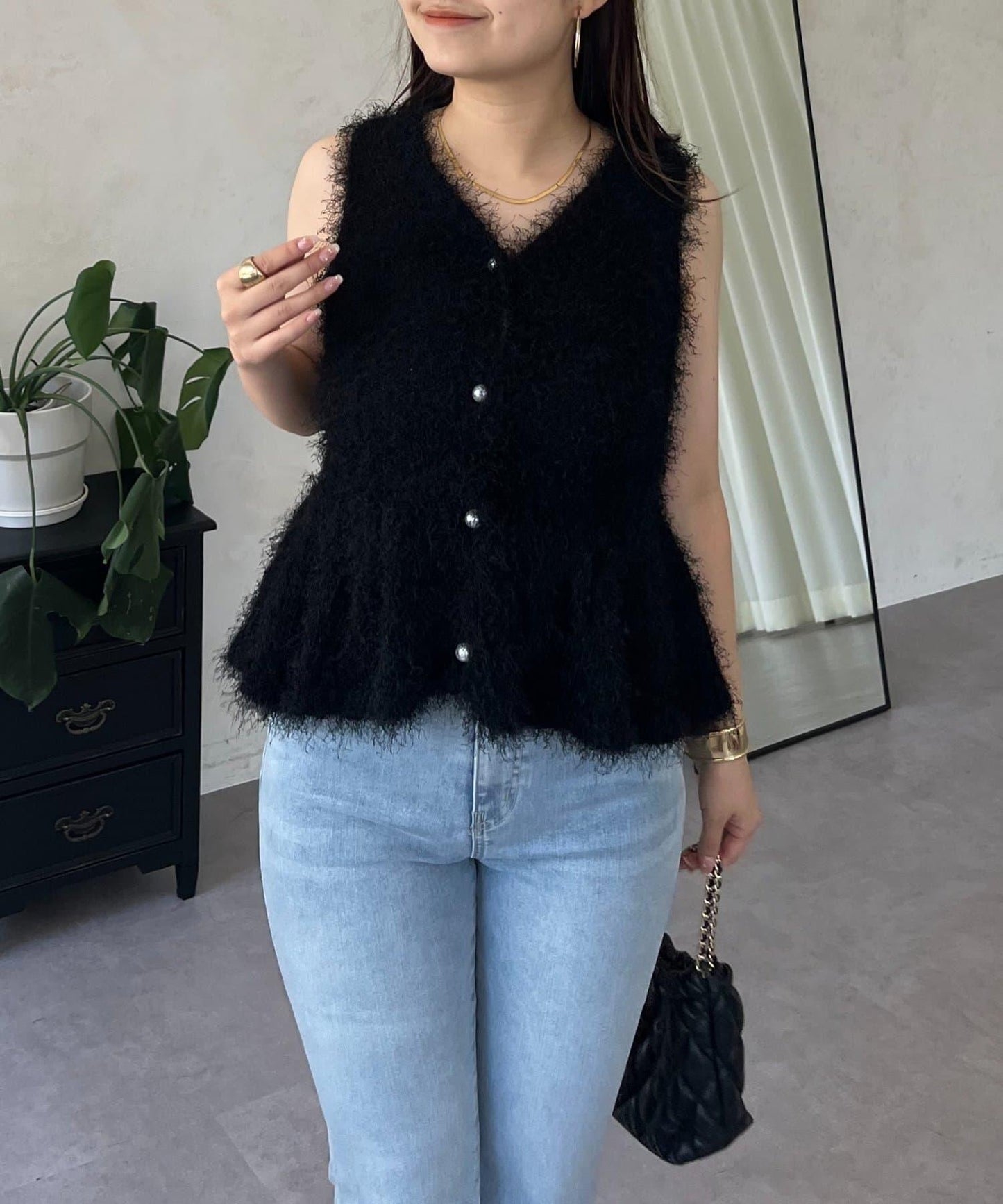 珍珠扣荷葉邊絨毛針織馬甲