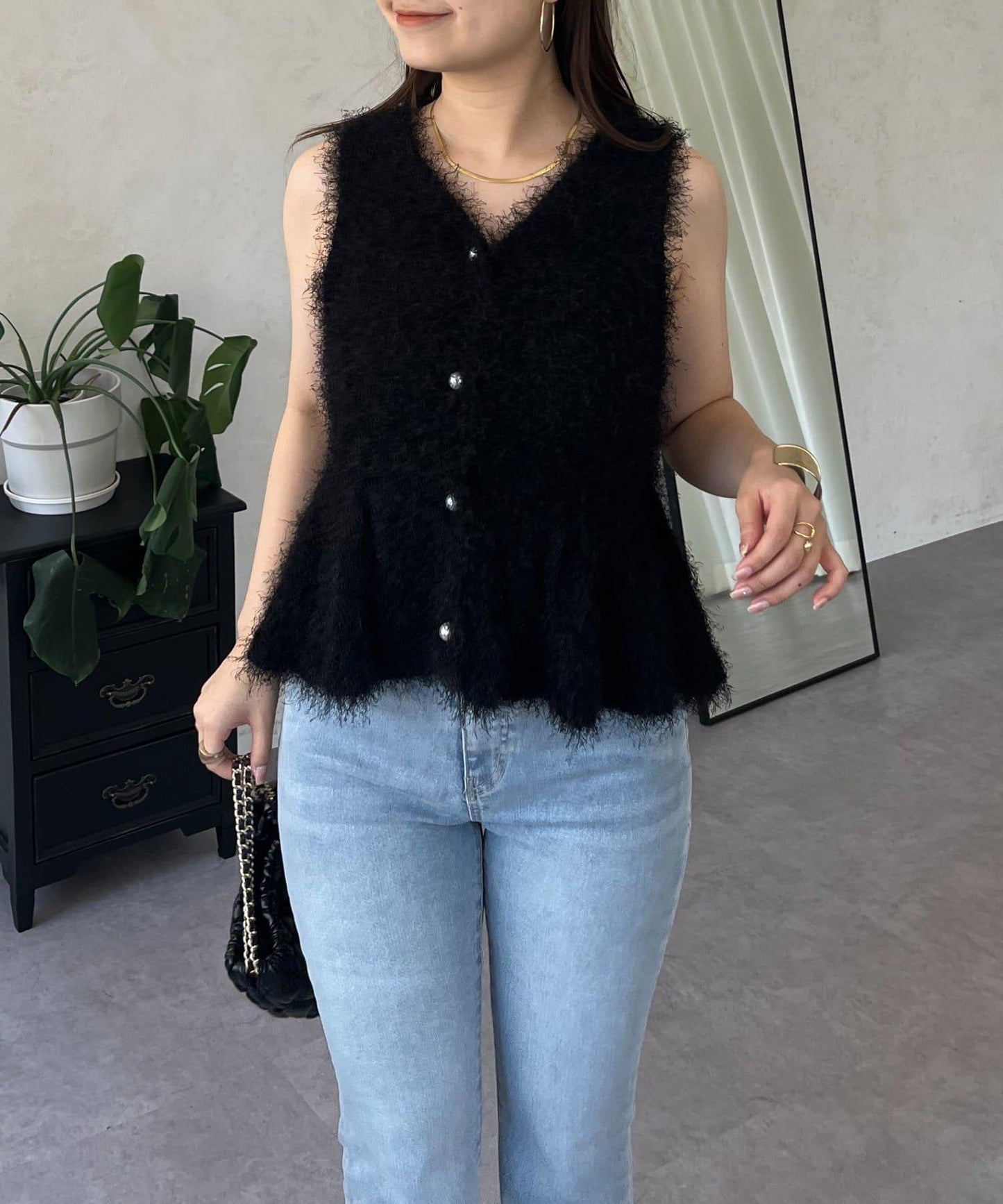 珍珠扣荷葉邊絨毛針織馬甲