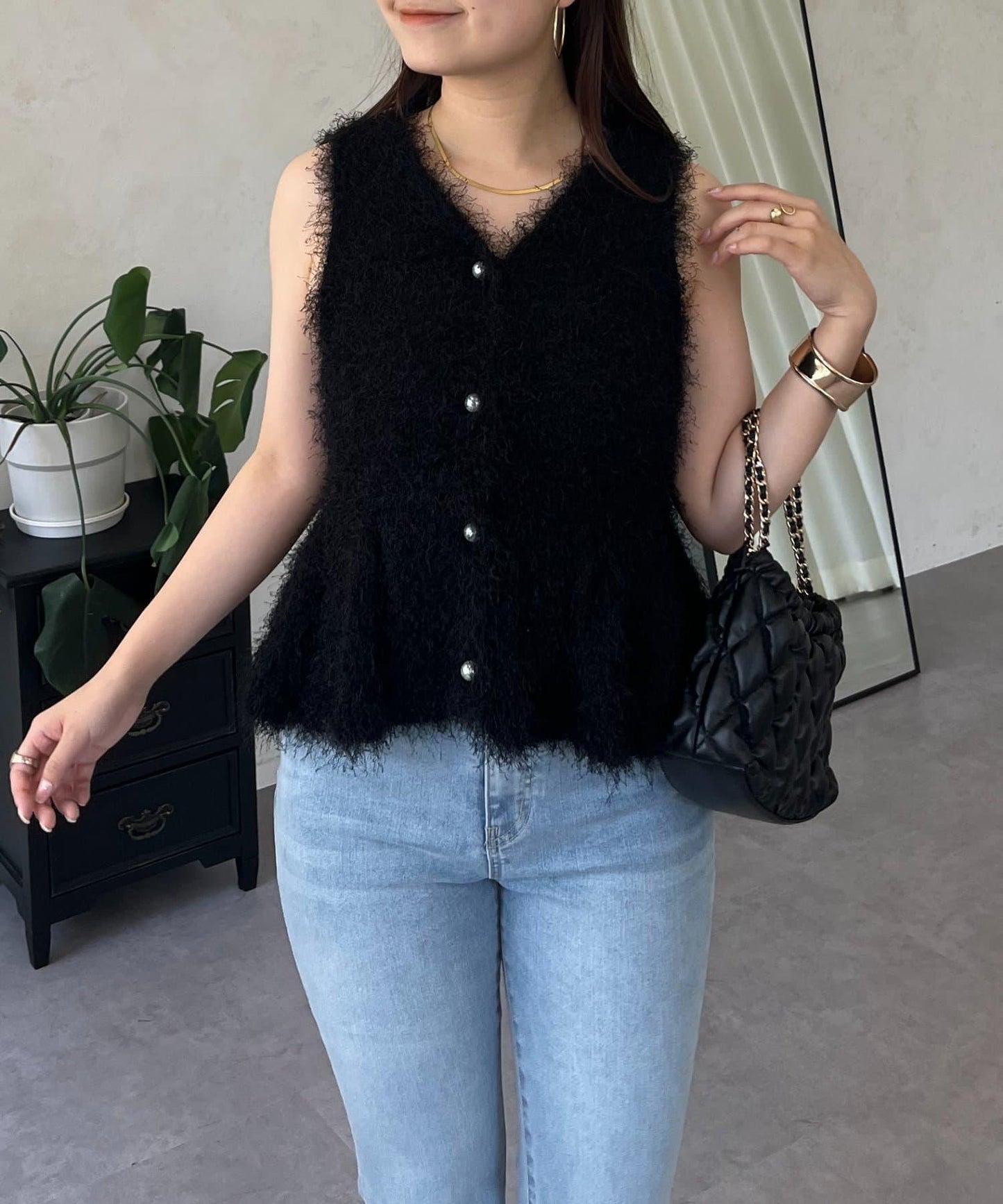 珍珠扣荷葉邊絨毛針織馬甲