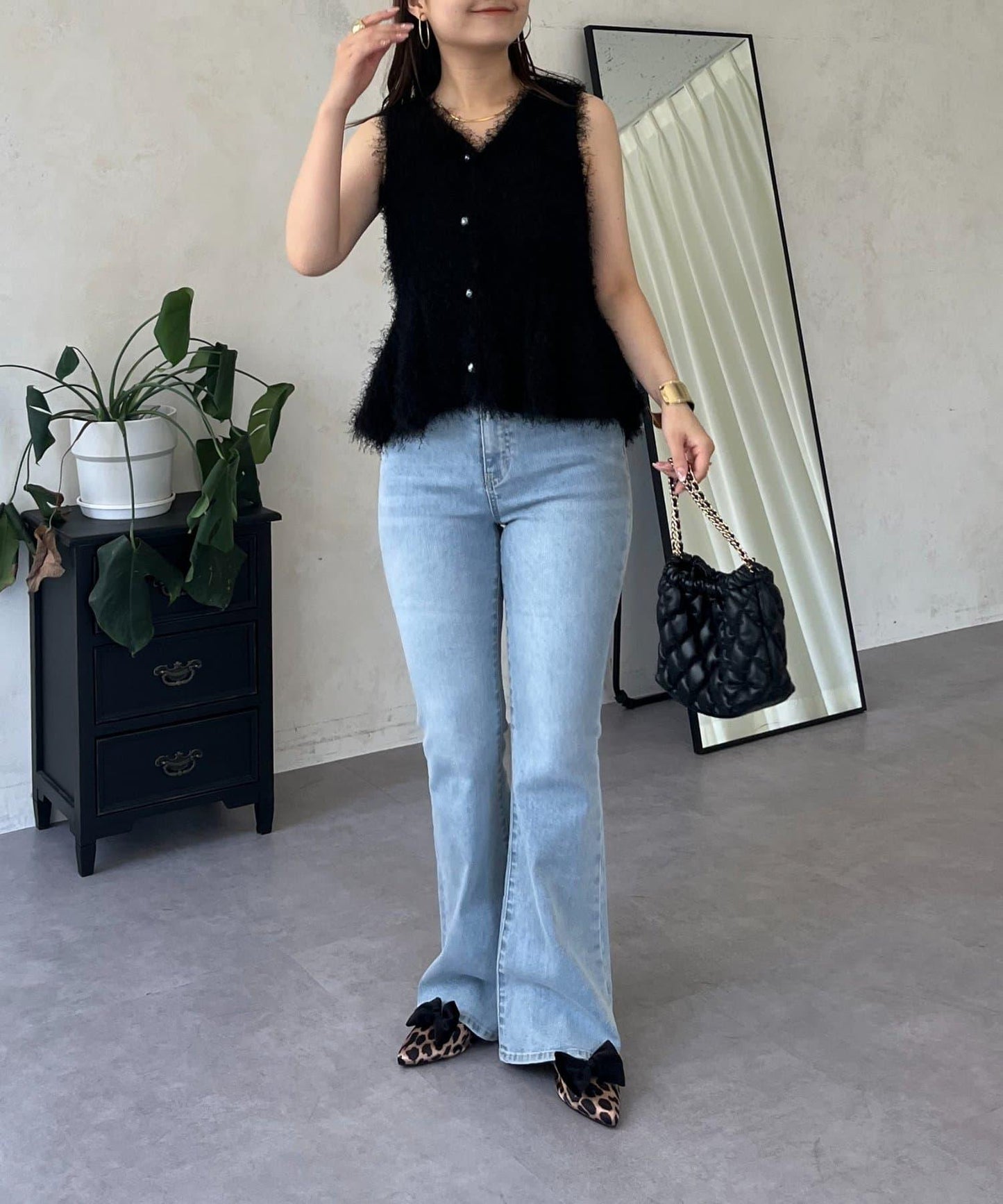 珍珠扣荷葉邊絨毛針織馬甲