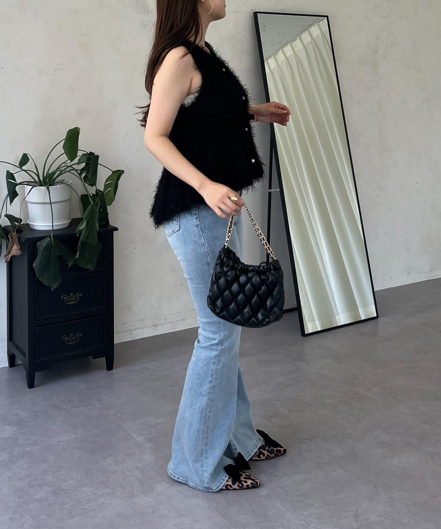 珍珠扣荷葉邊絨毛針織馬甲