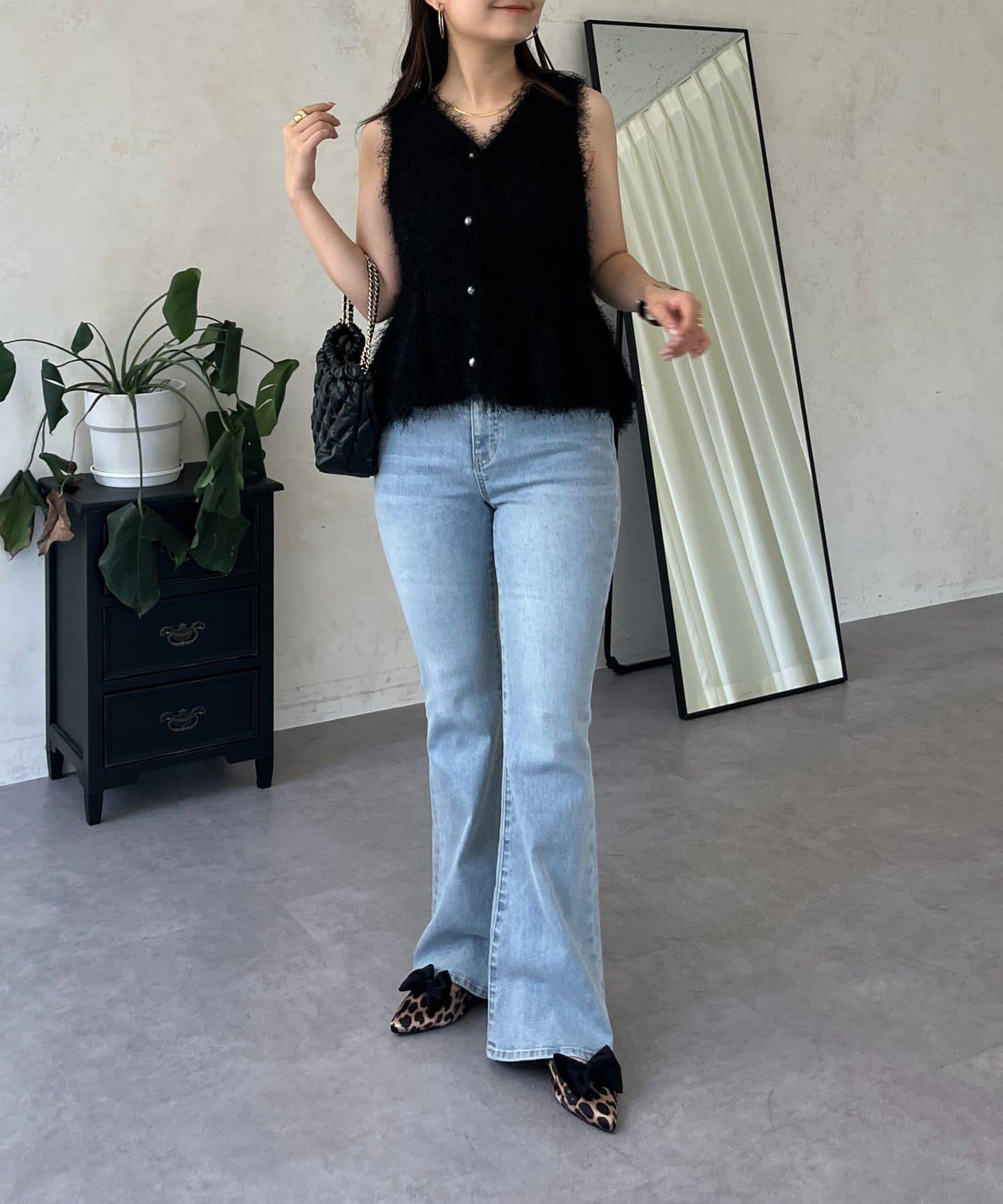 珍珠扣荷葉邊絨毛針織馬甲