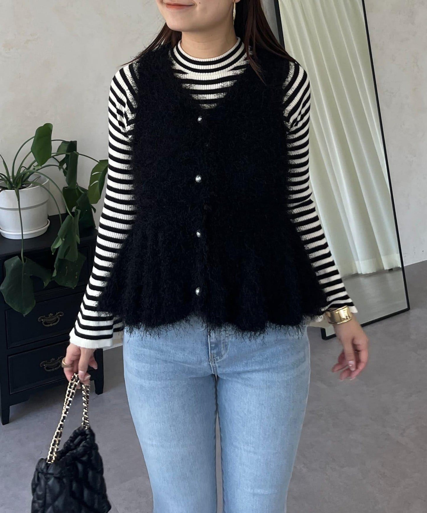 珍珠扣荷葉邊絨毛針織馬甲