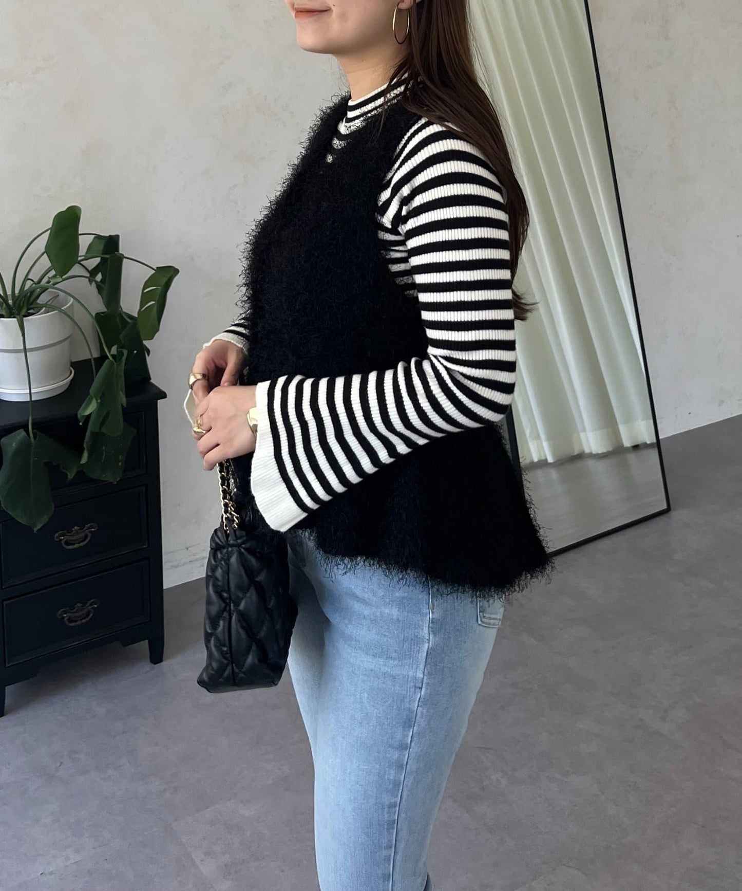 珍珠扣荷葉邊絨毛針織馬甲