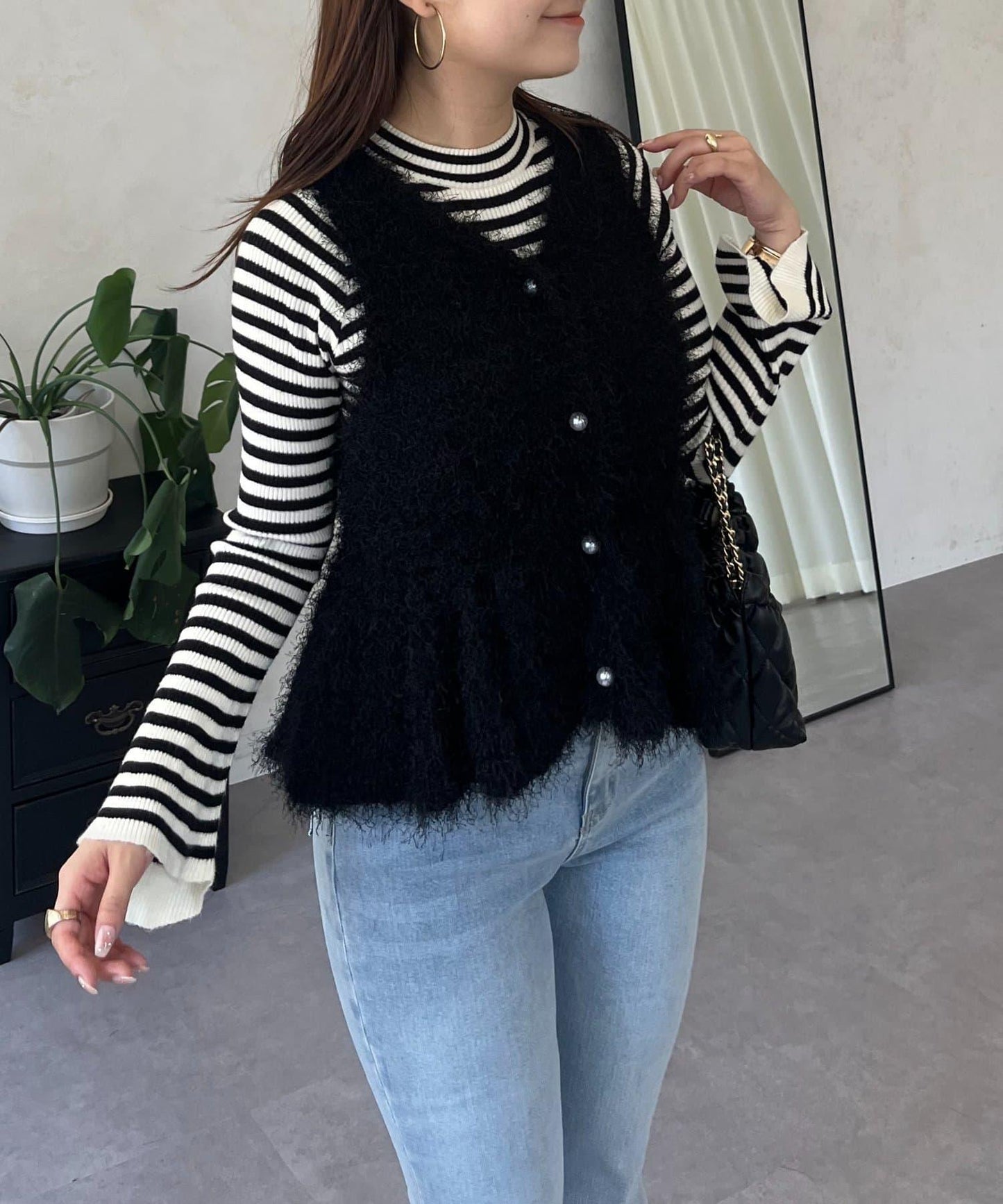 珍珠扣荷葉邊絨毛針織馬甲